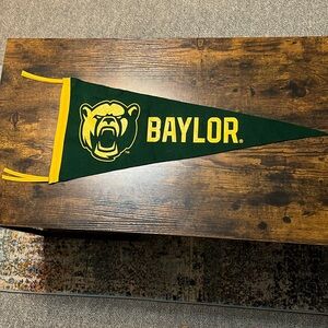 BAYLOR UNIVERSITY BEARS PENNANT GREEN AND YELLOW